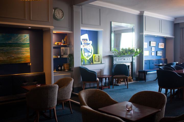 Lounge 48 of 67