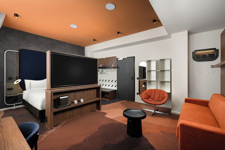 Room 19 of 170