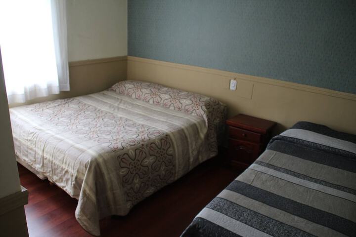 Room 4 of 18