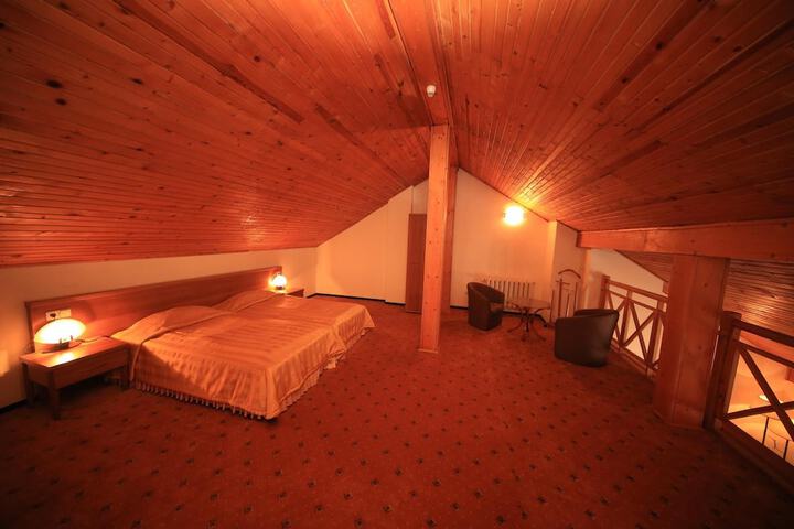 Room 16 of 48
