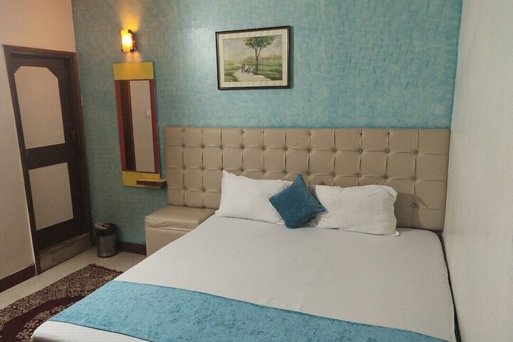 Room 4 of 10