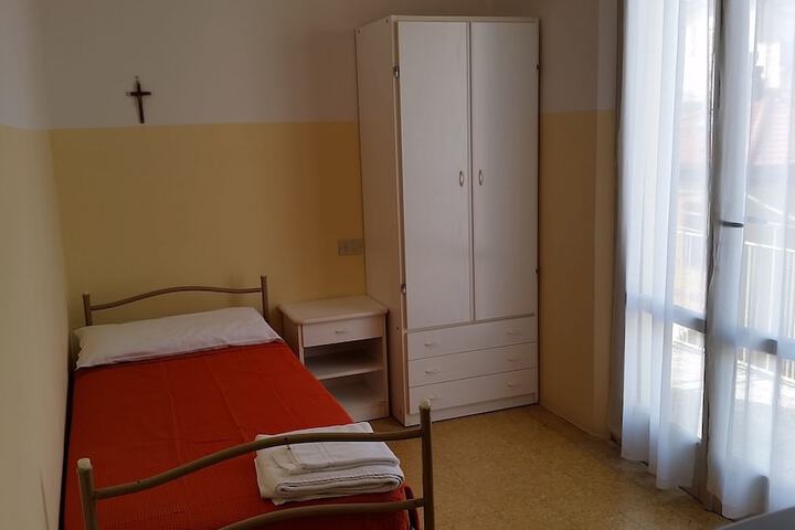 Room 7 of 11
