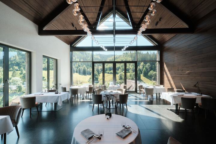Dining 76 of 108