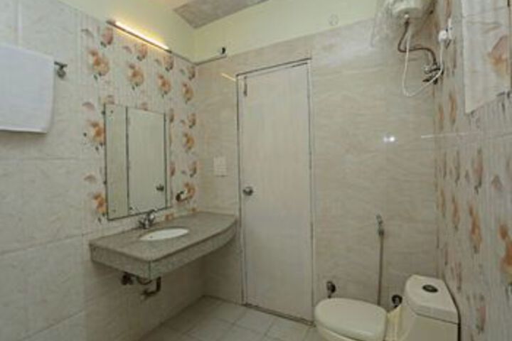 Room 2 of 25