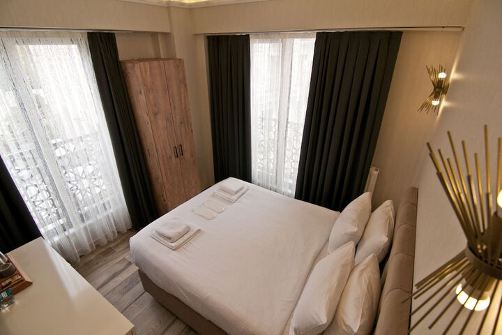 Room 9 of 29