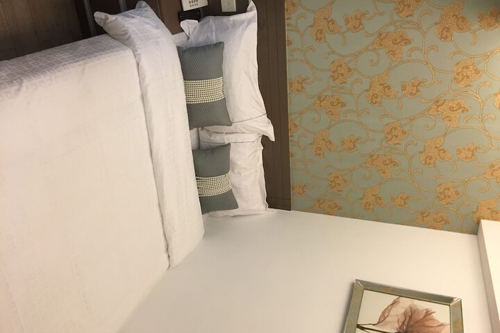 Room 6 of 49
