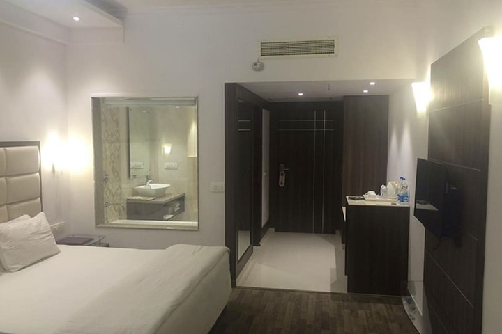 Room 11 of 40