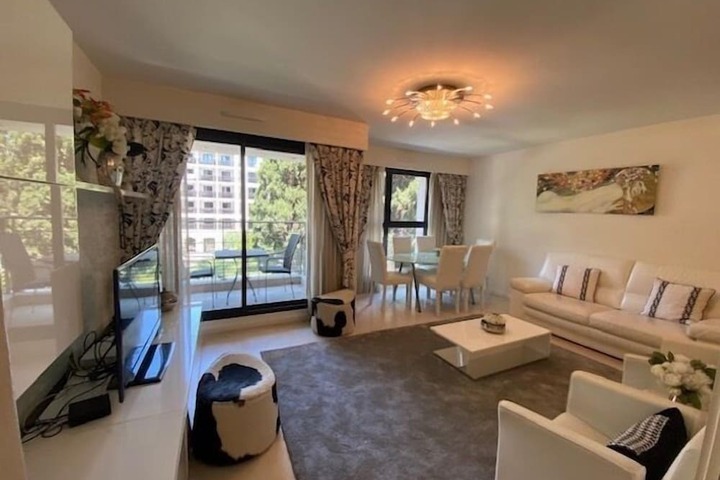 Lounge 47 of 69