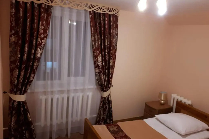 Room 10 of 14