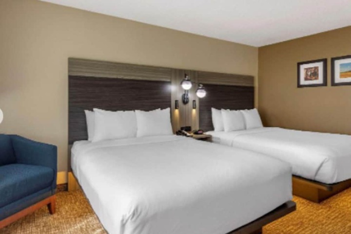 Quadruple Accessible Queen Size Bed (11 of 11)