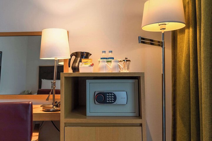 Room 25 of 97