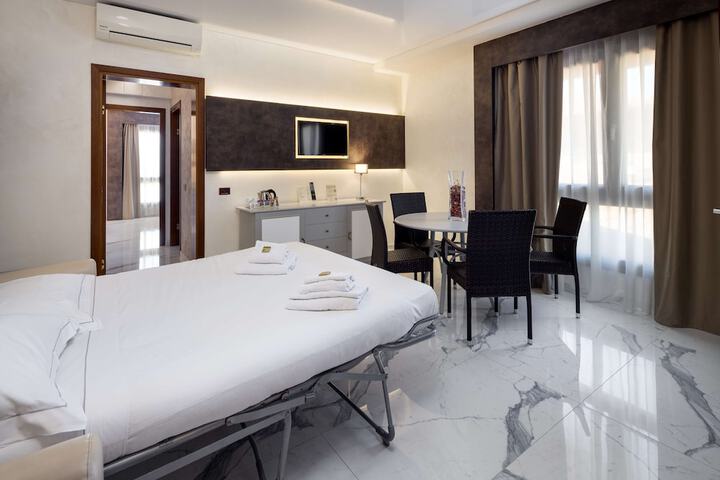 Room 36 of 100