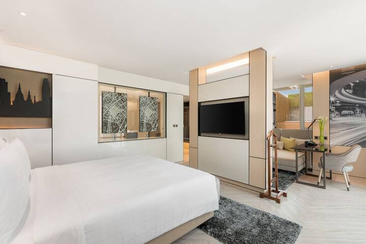 Room 10 of 113