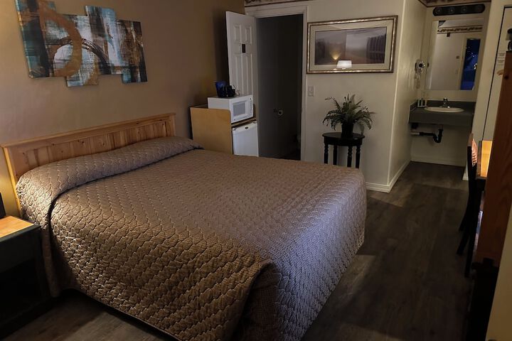 Room 47 of 166