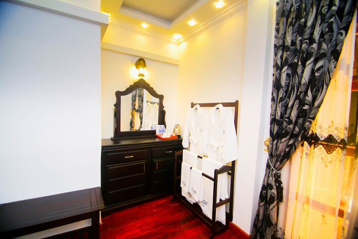 Room 36 of 230