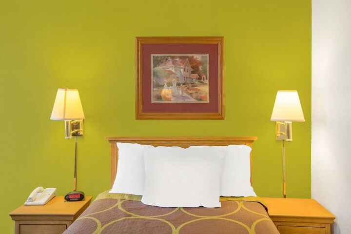 2 Double Beds (8 of 10)
