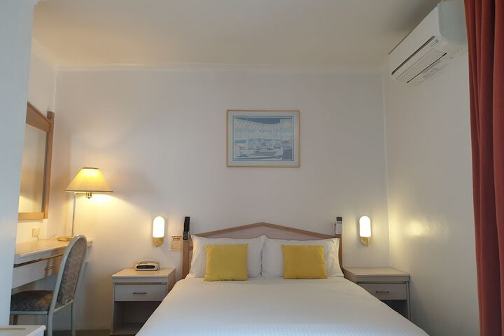 Room 4 of 19