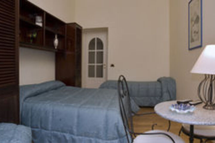 Room 6 of 11