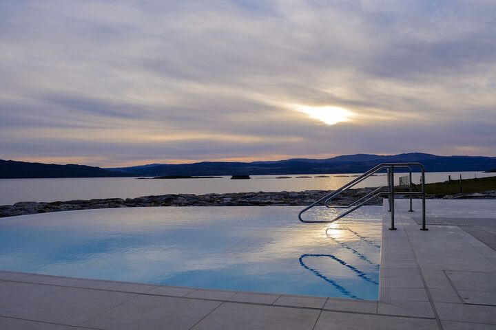 Pool 70 of 104