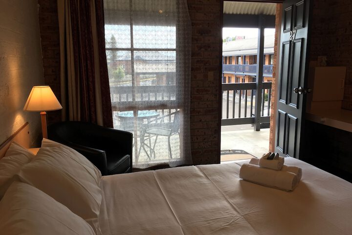 Room 4 of 37