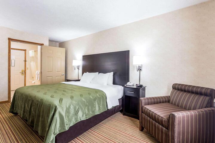 1 King Bed (14 of 17)