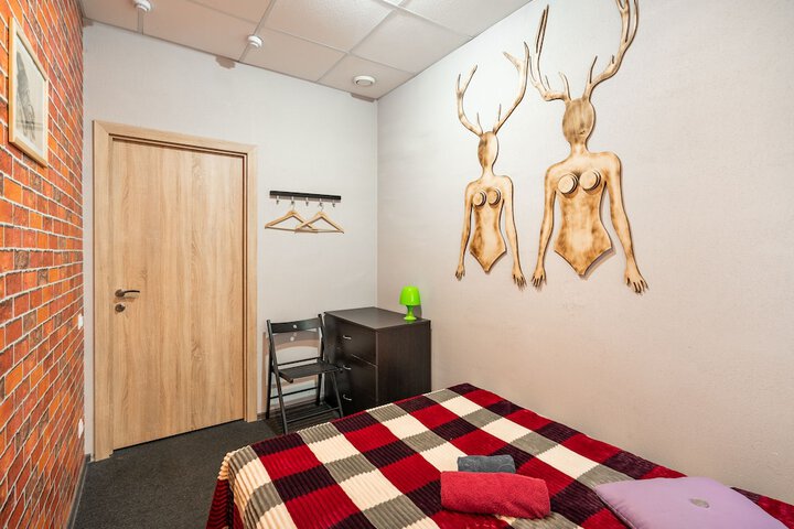 Room 7 of 19