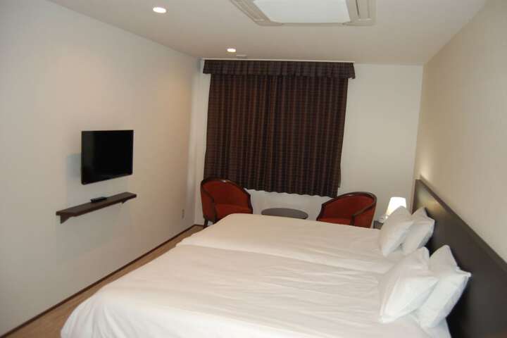 Room 7 of 44