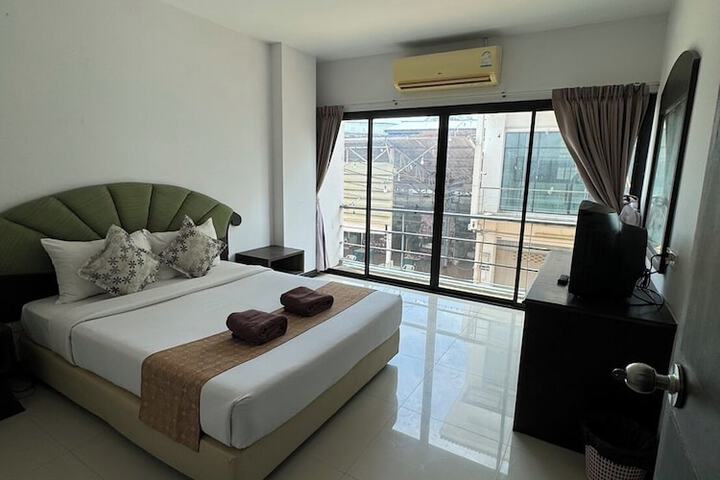 Room 10 of 24