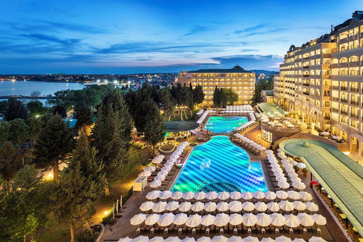 Pools & Facilities