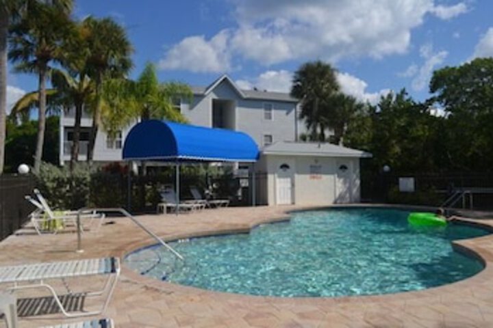 Pool 9 of 15