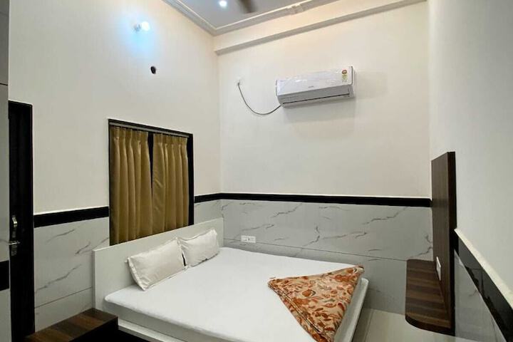 Room 3 of 9