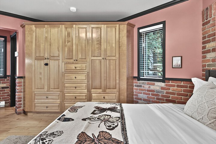 Room 18 of 380