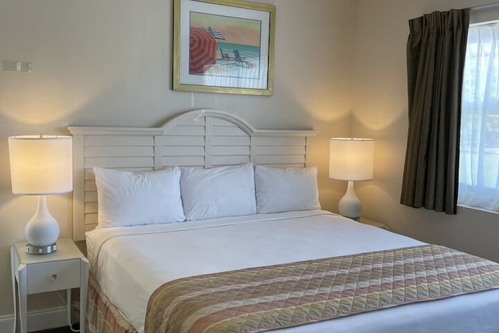 Deluxe King Bed Kitchenette (7 of 16)