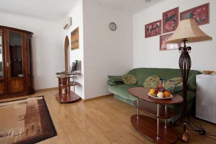 Room 18 of 33