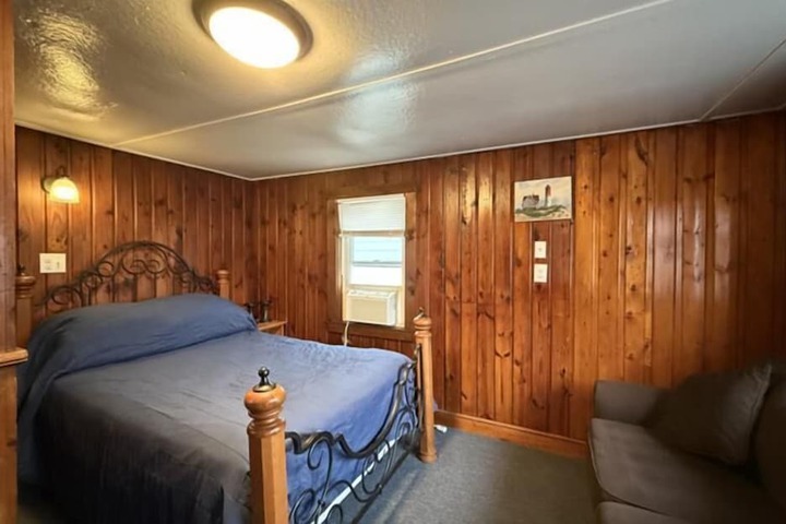 Room 4 of 36