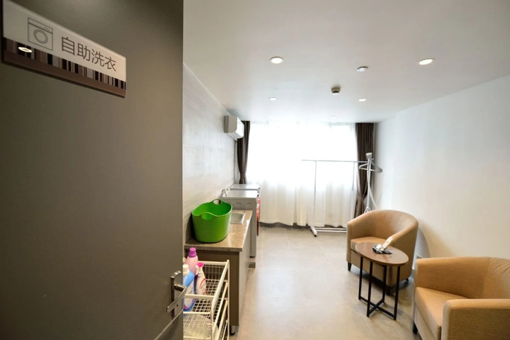 Room 9 of 9