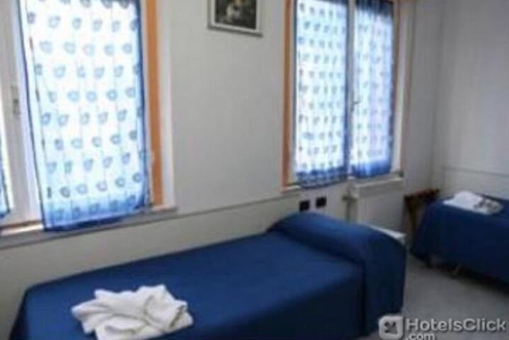 Room 5 of 7