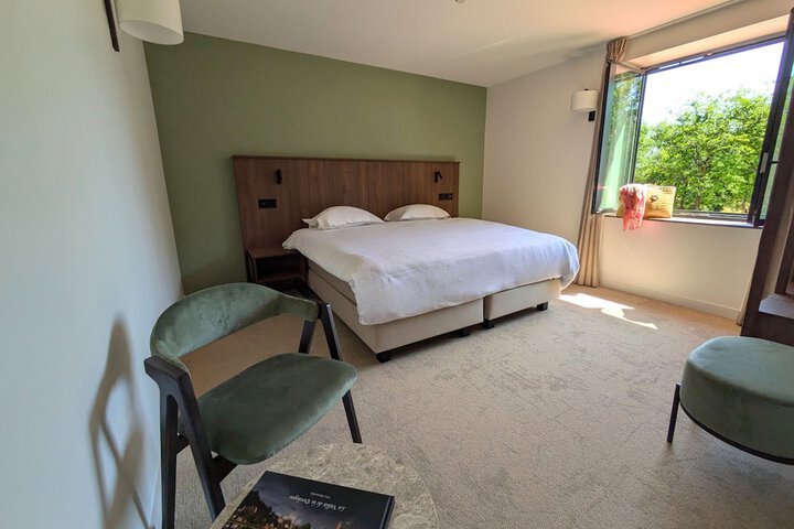 Room 12 of 64