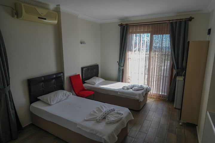 Room 13 of 25