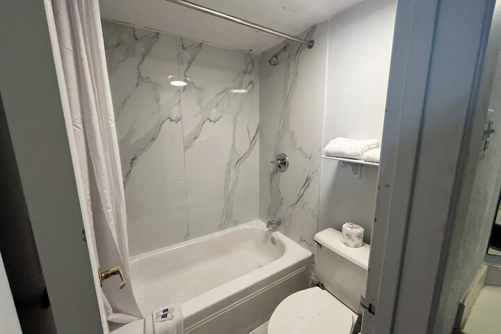 Room 25 of 27