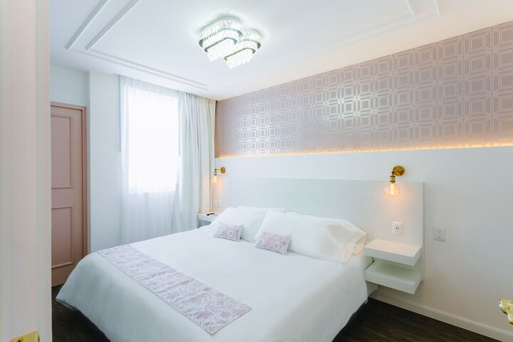 Room 18 of 50