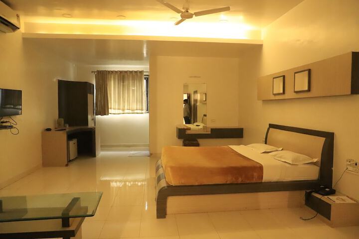 Room 5 of 19