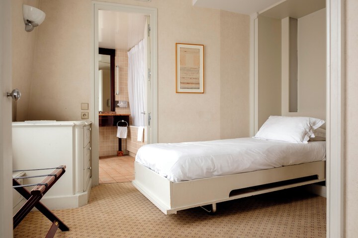 Room 4 of 26