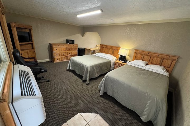 Room 4 of 10
