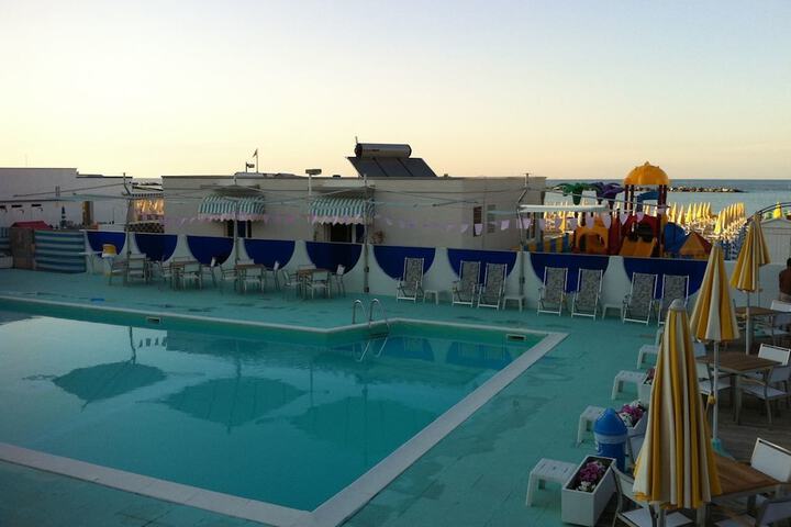 Hotel Pool