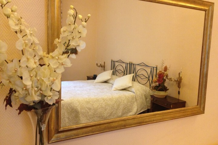 Room 11 of 25