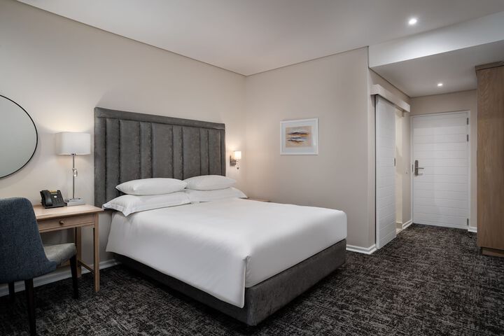 Room 10 of 76
