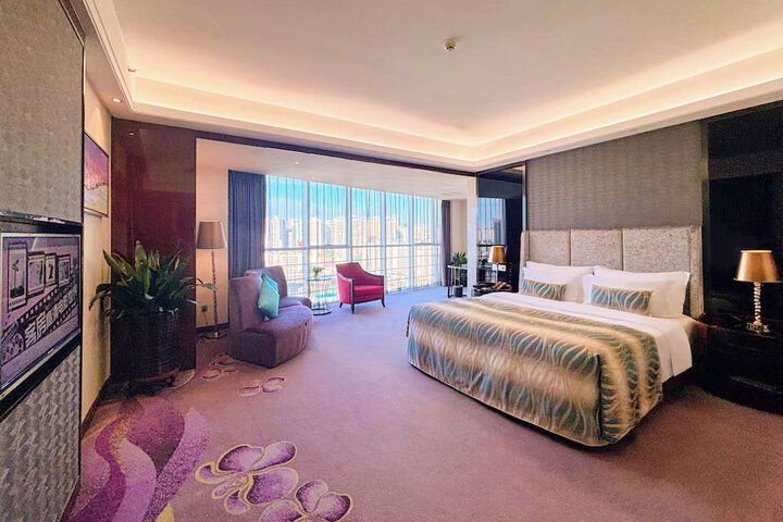 Room 28 of 83