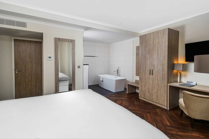 Room 37 of 125