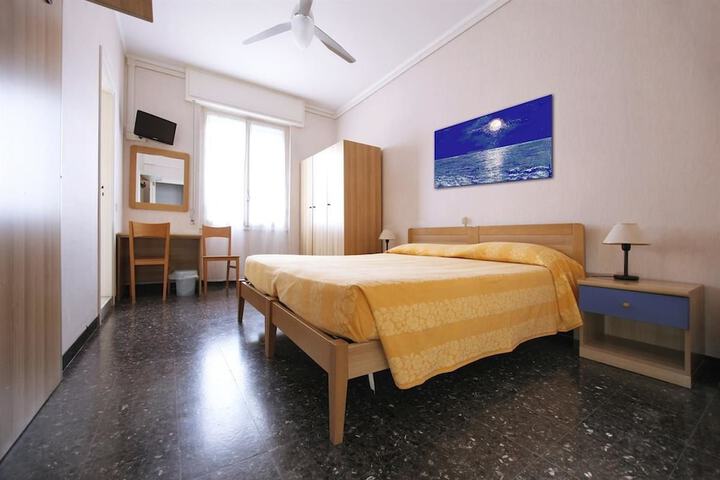 Room 8 of 22